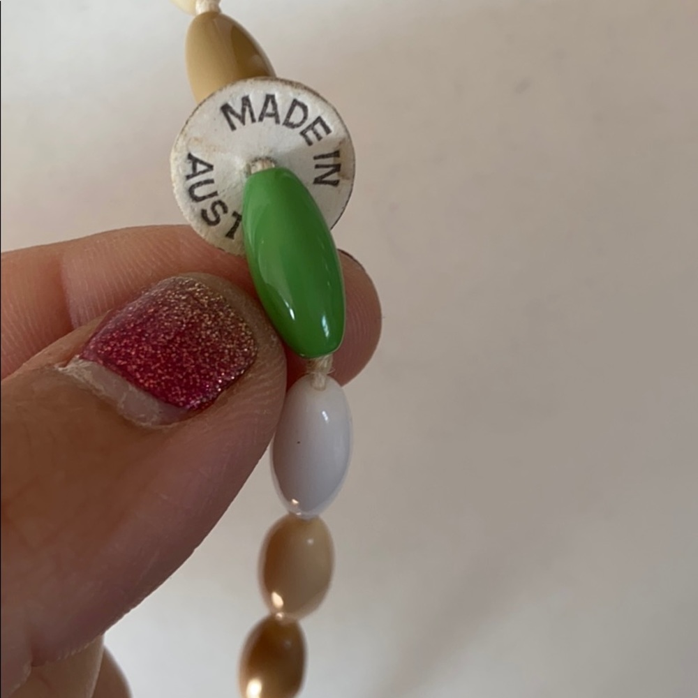 Vintage Made in Australia Green Ivory Opalescent Beaded Necklace 28" Mid Century - Picture 5 of 5